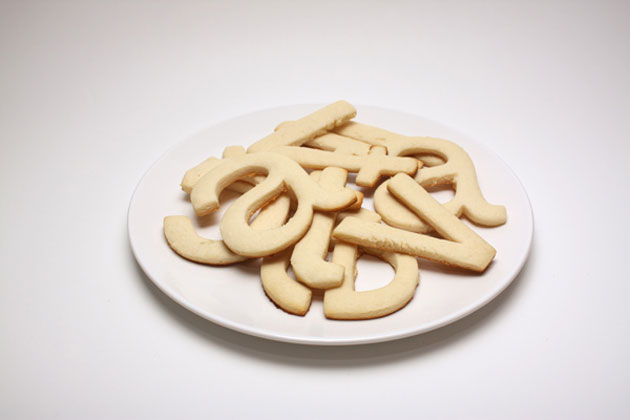 Helvetica cookie cutter by Beverly Hsu (4)