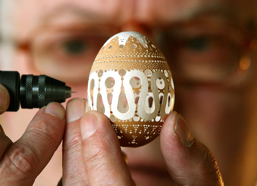 Eggshell art by Franc Grom (3)
